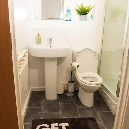 Luxury Two Bedroom Flat Opposite Coop Live N Etihad Stadium With Free Secure Parking, Netflix And Sky Tv Апартаменты *