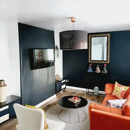 Cosy And Private House Close To Town Apartment