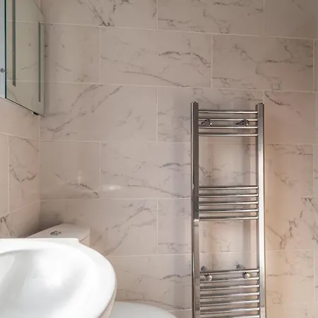 Luxe With Shared Spaces 2 Guest house *