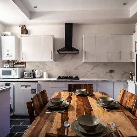 Δωμάτια σε οικογενειακή κατοικία Harmony House: Shared Spaces 3