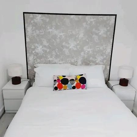 Cosy And Private House Close To Town Manchester
