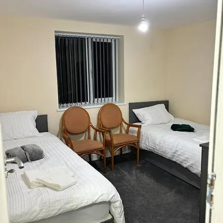 Stunning 2 Bed Rear Flat *