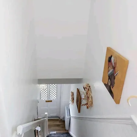 Cosy And Private House Close To Town Manchester