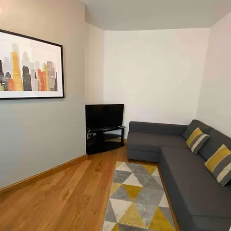 Free Parking - Near Etihad, Coop Live - Comfy 3-bed House In Manchester