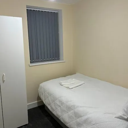 דירה Stunning 2 Bed Rear Flat *