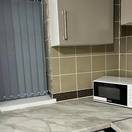 Stunning 2 Bed Rear Flat
