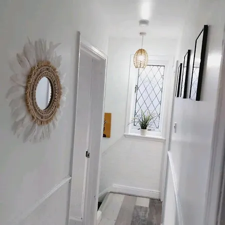 Cosy And Private House Close To Town Apartment