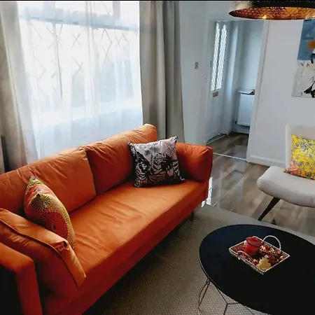 Cosy And Private House Close To Town Apartment *
