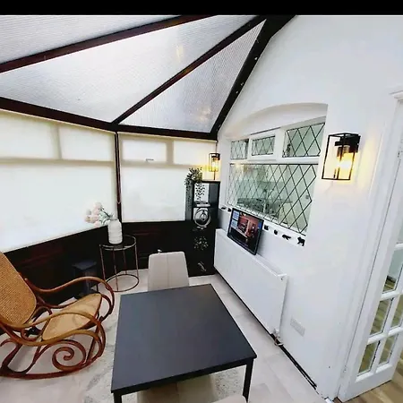Cosy And Private House Close To Town