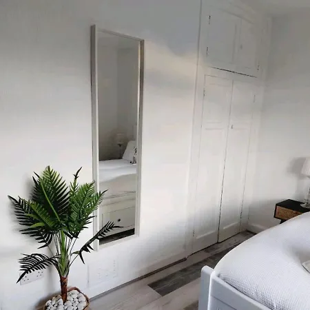 Cosy And Private House Close To Town *