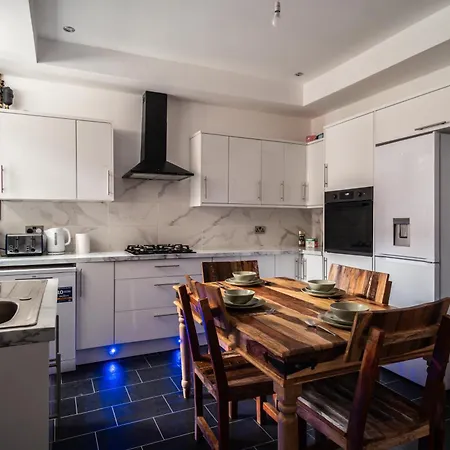 Homestay Refined Comforts For Two 5 Manchester