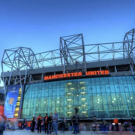 The Caliber Collection Luxury Centre - Caliber Stays Serviced Homes - Free Wifi Balcony Terrace Waterfront Views Manchester
