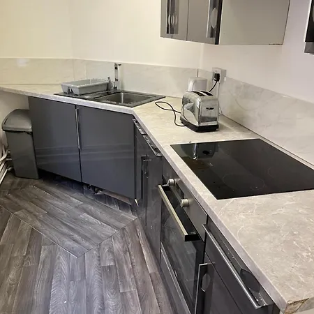 Large 3 Bed Flat *