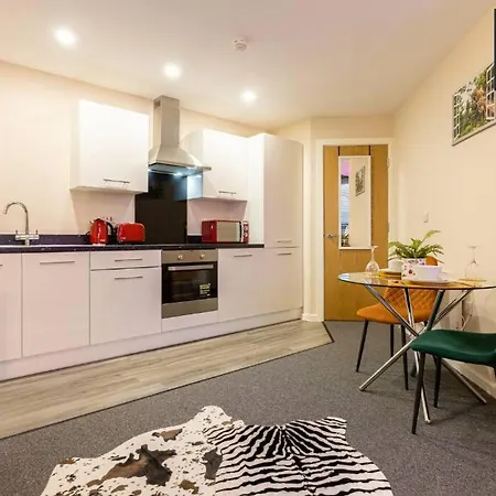 Brand New! Modern By Av Hughes Properties Short Lets & Serviced - Super Fast Wi-fi And Private Parking