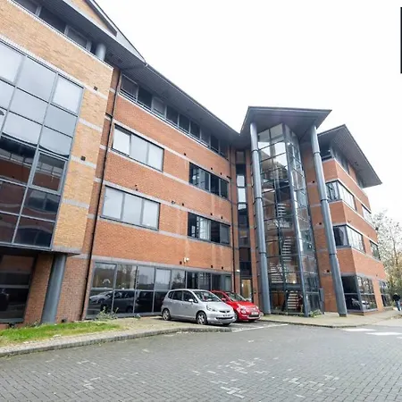 Διαμέρισμα Brand New! Modern By Av Hughes Properties Short Lets & Serviced - Super Fast Wi-fi And Private Parking *