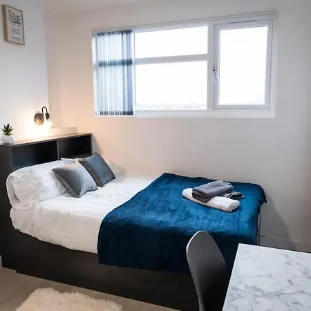 Old Trafford : Stunning Studio Apartment *