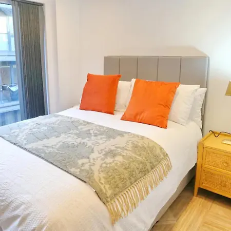 Pass The Keys Stunning New Build Flat 2 Min Walk To Center Apartment