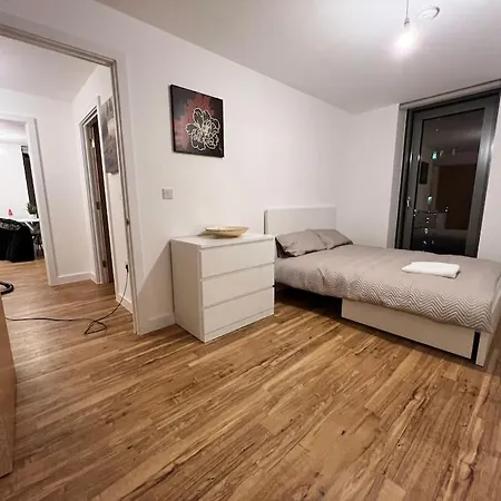 19th Floor 2 Bedroom With Stunning Views Apartment *