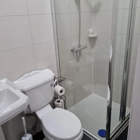 Konukevi Scotland House 3*