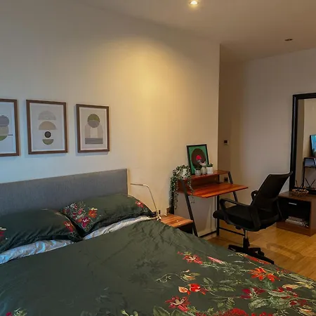 Entire 2br Flat In City Centre