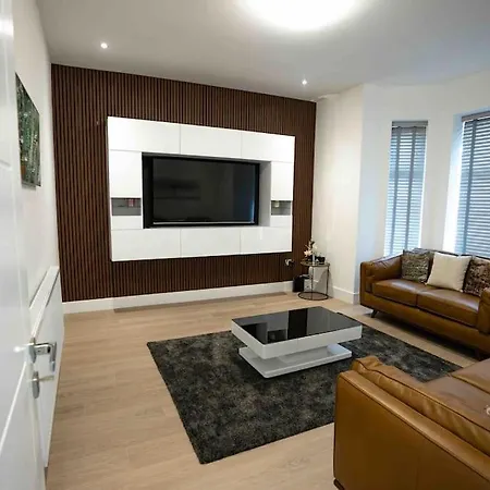 Luxury 6 Bed Near Centre With Cinema & Games 5 Bathrooms מנצ'סטר