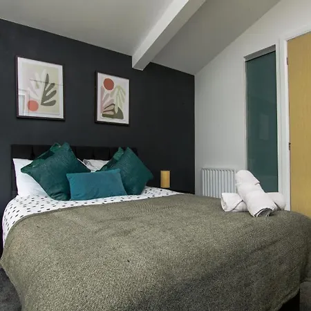 Exquisite Three Bedroom House * Manchester