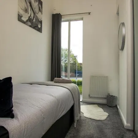 בית נופש Exquisite Three Bedroom House *