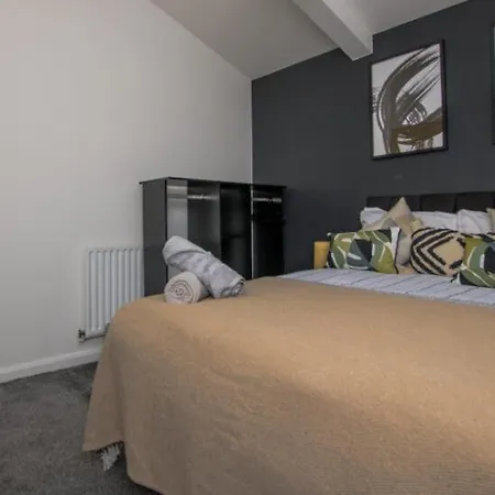 Exquisite Three Bedroom House מנצ'סטר