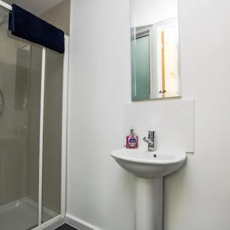 Exquisite Three Bedroom House * Manchester