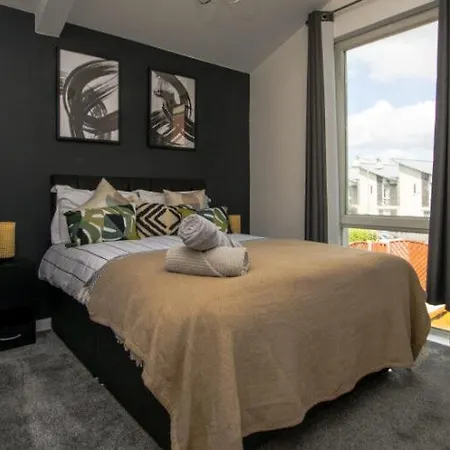 Exquisite Three Bedroom House Hébergement de vacances *