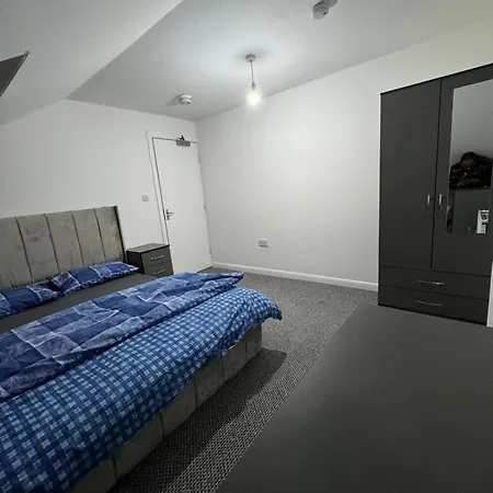 Nengi House Kwatera prywatna Manchester