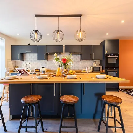 펜션 Newly Renovated 5 Bed + 5 Bath! 맨체스터