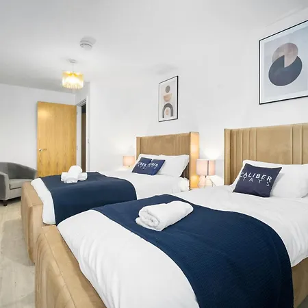 The Caliber Collection Luxury Centre - Caliber Stays Serviced Homes - Free Wifi Balcony Terrace Waterfront Views Manchester