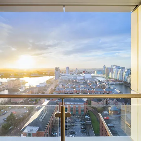 Appartement The Caliber Collection Luxury Centre - Caliber Stays Serviced Homes - Free Wifi Balcony Terrace Waterfront Views