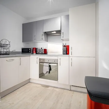 The Caliber Collection Luxury Centre - Caliber Stays Serviced Homes - Free Wifi Balcony Terrace Waterfront Views