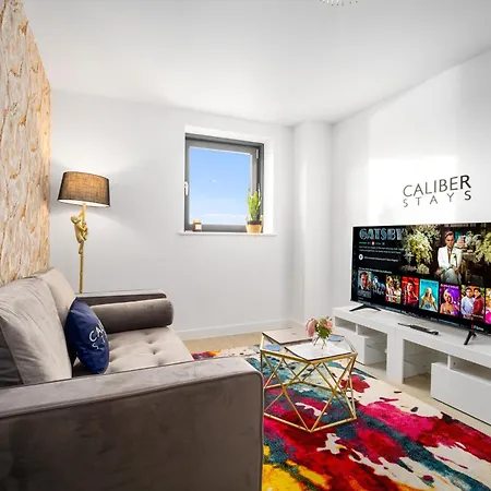 The Caliber Collection Luxury Centre - Caliber Stays Serviced Homes - Free Wifi Balcony Terrace Waterfront Views *