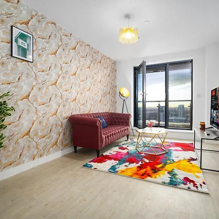 The Caliber Collection Luxury Centre - Caliber Stays Serviced Homes - Free Wifi Balcony Terrace Waterfront Views * Manchester