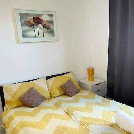 Апартаменты Cozy 3br Urban Oasis In The Hub