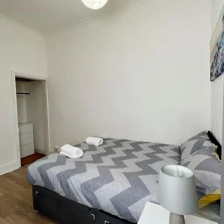 דירה Cozy 3br Urban Oasis In The Hub