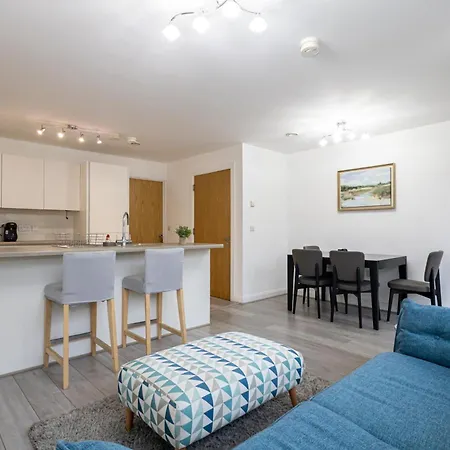 Modern 4 Bed With Free Parking & Garden Nyaraló Manchester