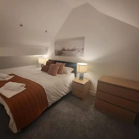 Semesterbostad New 4 Bedrm House! Parking. 10min To / Etihad *