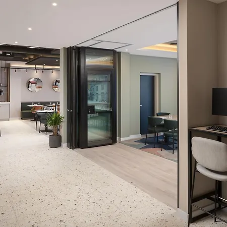 By Marriott Piccadilly 4* Манчестер
