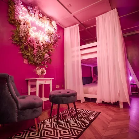 Apartment Copper And Blossom *