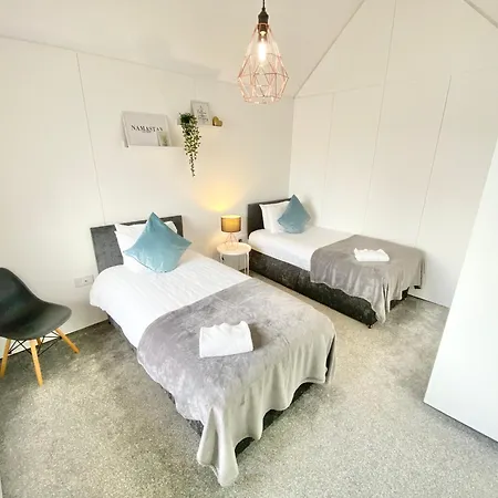 Large Townhouse 5 Beds With Two Parking Spaces - Centre *