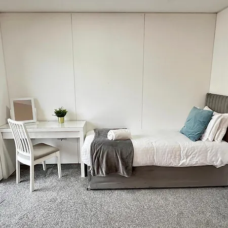 Large Townhouse 5 Beds With Two Parking Spaces - Centre Holiday home