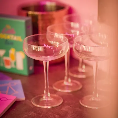 Apart-hotel The Ultimate Hen With Bar & Makeup *