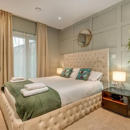 Central Luxury 3 Bed Townhouse With Parking Holiday home Manchester