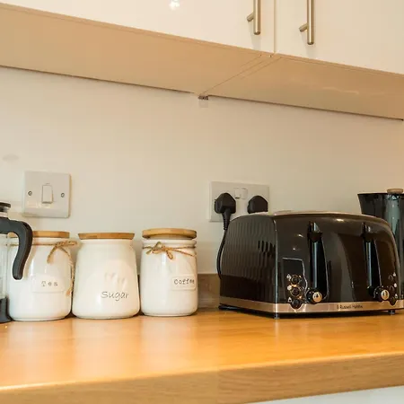 Drillzstays - Ethiad Free Parking *