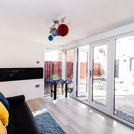 Spacious 3br House With Garden & Free Parking Сasa de vacaciones Mánchester