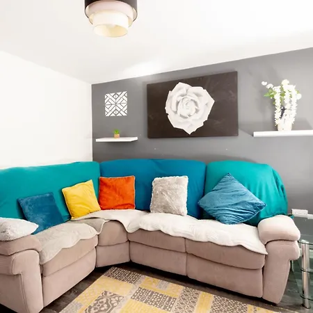 Spacious 3br House With Garden & Free Parking Сasa de vacaciones Mánchester